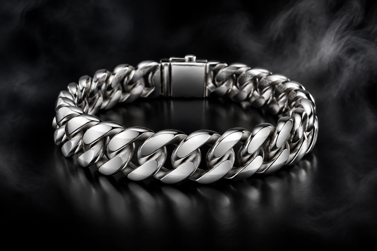 The Saintarini Cuban Bracelet in white gold — tightly interlocking links on a dark backdrop (placeholder image, to be replaced with the production photograph)