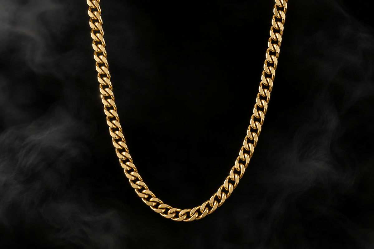 The Saintarini Curb Chain — clean uniform interlocking links on a dark backdrop (placeholder image, to be replaced with the production photograph)
