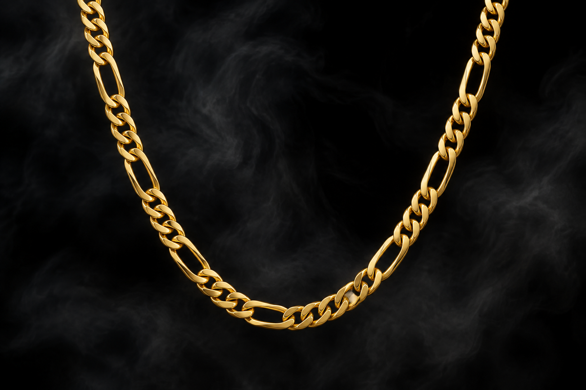 The Saintarini Figaro Chain — alternating short-and-long heritage links on a dark backdrop (placeholder image, to be replaced with the production photograph)